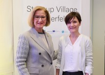Landeshauptfrau Johanna Mikl-Leitner gratulierte Ensemo-Gründerin und Geschäftsführerin Birgit Mitter zum Gründerpreis „Phönix“. Das Unternehmen „Ensemo“, das am Tullner Makerspace seinen Firmensitz hat, ermöglicht es, natürliche Mikroorganismen vollautomatisch in Saatgut einzubringen, was eine Alternative zu Agrochemikalien darstellen kann.