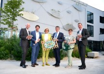 ecoplus Digital Geschäftsführer Claus Zeppelzauer, „Natur im Garten“ Geschäftsführer Matthias Wobornik, Landeshauptfrau Johanna Mikl-Leitner, Bürgermeister Peter Eisenschenk,  „Natur im Garten“ Geschäftsführerin Christa Lackner sowie ecoplus Digital Geschäftsführer Lukas Reutterer 