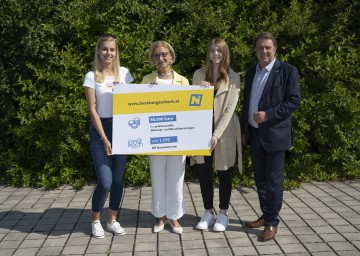 NÖ Beratungsscheck für niederösterreichische Maturantinnen und Maturanten: Landeshauptfrau Johanna Mikl-Leitner und Wirtschaftskammer NÖ-Präsident Wolfgang Ecker mit Maturantinnen