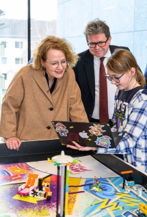 Bildungs-Landesrätin Christiane Teschl-Hofmeister und Bundesminister Martin Polaschek im BG/BRG St. Pölten.