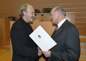 Miguel Herz-Kestranek erhielt für seine Verdienste um das Bundesland Niederösterreich das Große Ehrenzeichen von Landeshauptmann Dr. Erwin Pröll überreicht (v.l.n.r.).