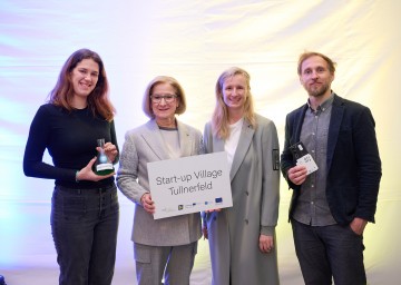 Präsentieren das Start-Up Village Tullnerfeld (v.l.n.r.): Cyan Cycle-Gründerin Anna Buchner, Landeshauptfrau Johanna Mikl-Leitner, accent Projektleiterin Julia Uhlik und NOSI-Gründer Patrik Aspermair.
