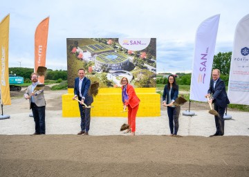 SAN Group investiert 40 Millionen Euro in Herzogenburg: Bürgermeister Christoph Artner, Landesrat Jochen Danninger, Landeshauptfrau Johanna Mikl-Leitner, Kai Lie von SAN Biotech und Peter Kickinger von SAN Biotech (v.l.n.r.) 