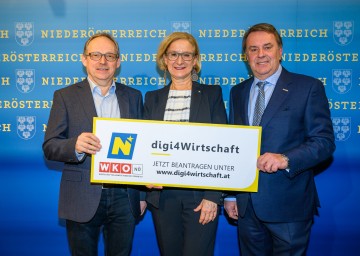 „digi4wirtschaft“ geht in die nächste Runde, darüber informierten Franz Burger, Landeshauptfrau Johanna Mikl-Leitner und Wirtschaftskammer NÖ Präsident Wolfgang Ecker (v.l.n.r.).