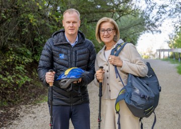 Landeshauptfrau Johanna Mikl-Leitner und der Geschäftsführer von ecoplus Alpin Markus Redl.