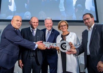 Neue Ära für Stadt und Fachhochschule – mit dem City Campus wurde ein neues Prunkstück im Herzen der Stadt errichtet. Im Bild von links nach rechts: die Geschäftsführer Armin Mahr und Peter Erlacher, Bürgermeister Klaus Schneeberger, Landeshauptfrau Johanna Mikl-Leitner und Geschäftsführer Helmut Pfeffer
<br />
 
<br />
