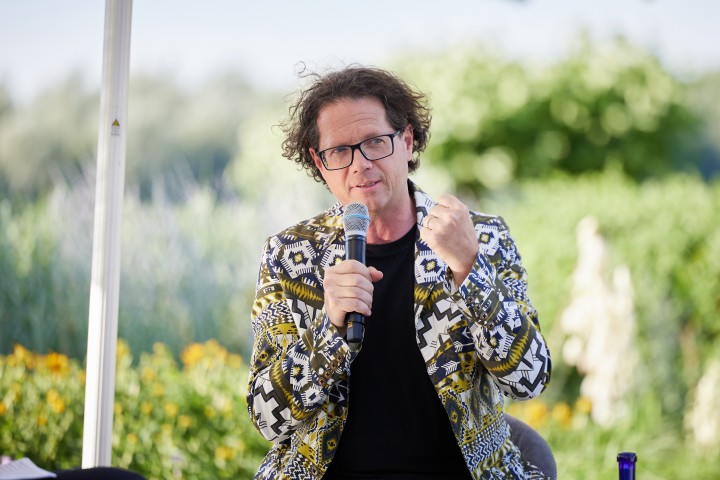 und Architekt und Gründer von nonconform, Roland Gruber.